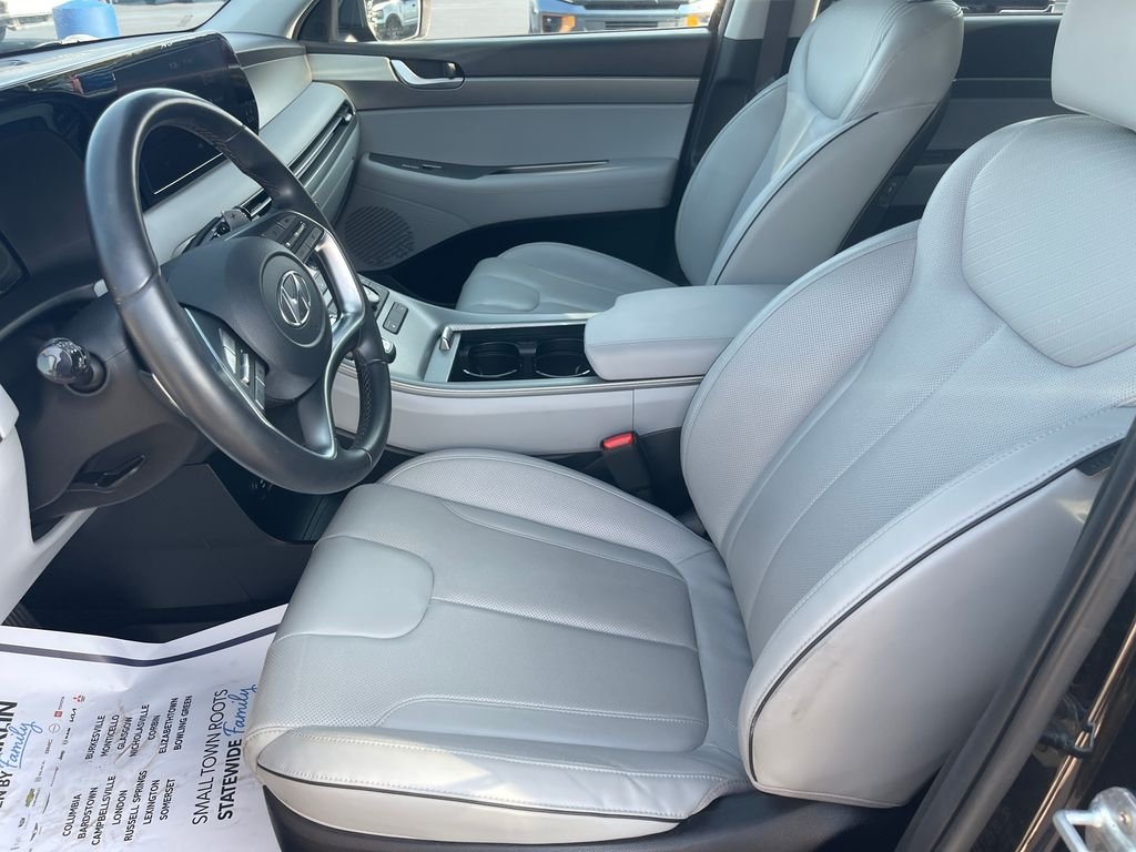 Used 2023 Black Hyundai SEL image 13