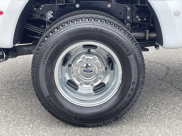 New 2026 Oxford White Ford F-350® Lariat® image 7