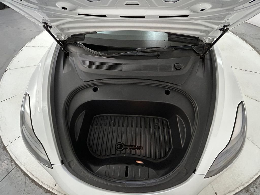 Used 2022  Tesla Long Range image 21