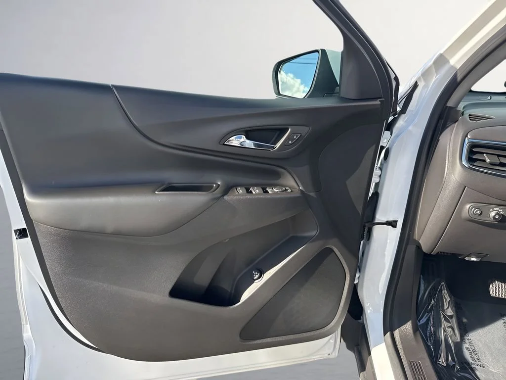 Used 2024 Summit White Chevrolet LT image 26