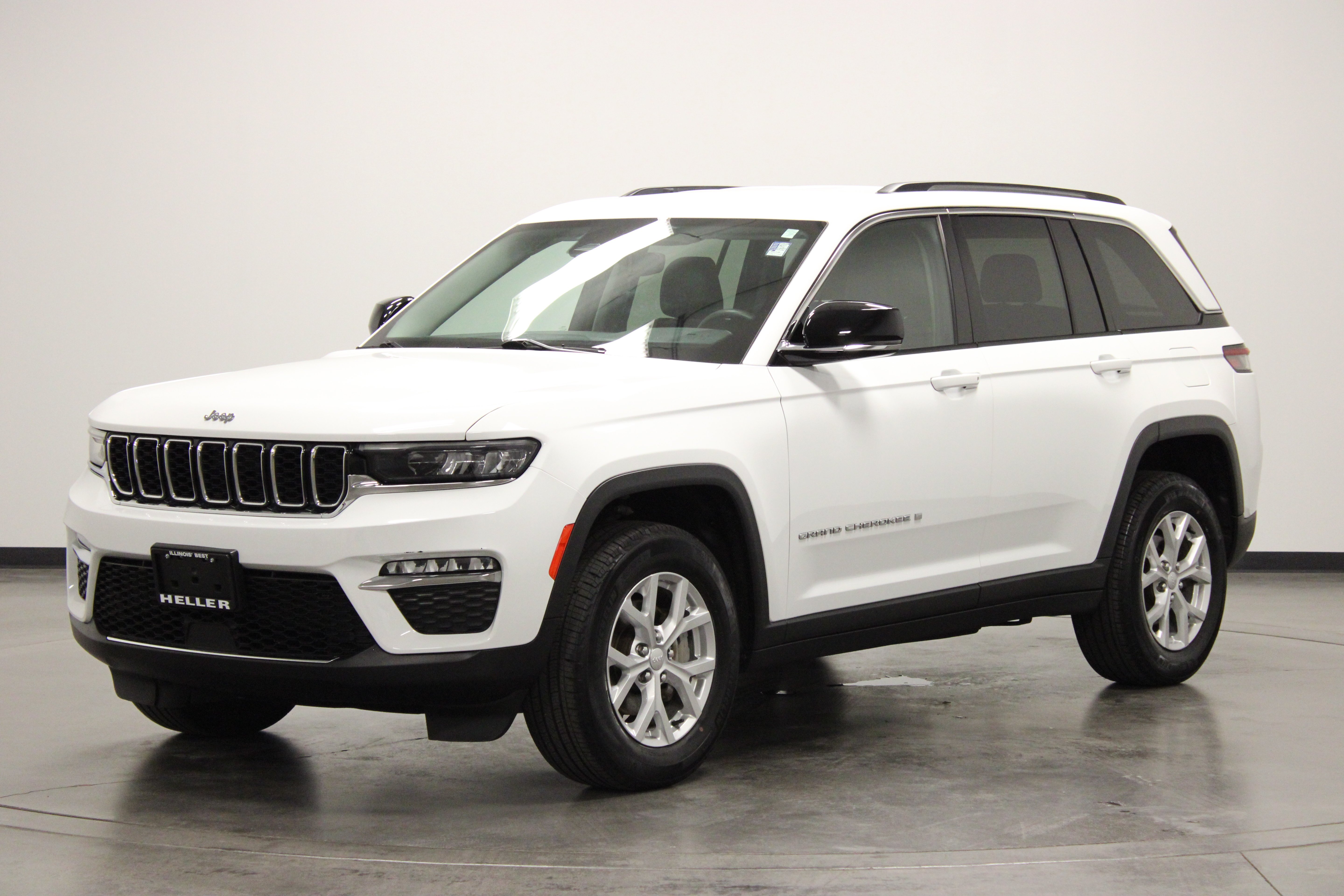 Used 2023 Bright White Clearcoat Jeep Limited image 4
