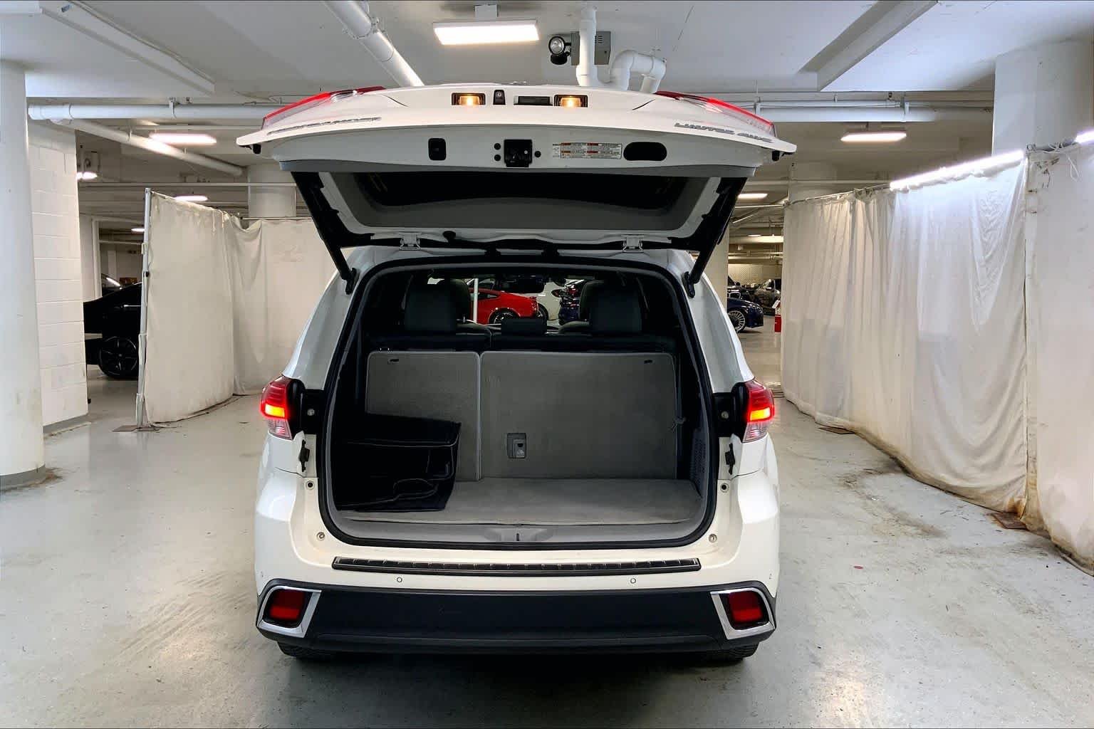 Used 2017 Blizzard Pearl Toyota Limited Platinum image 33