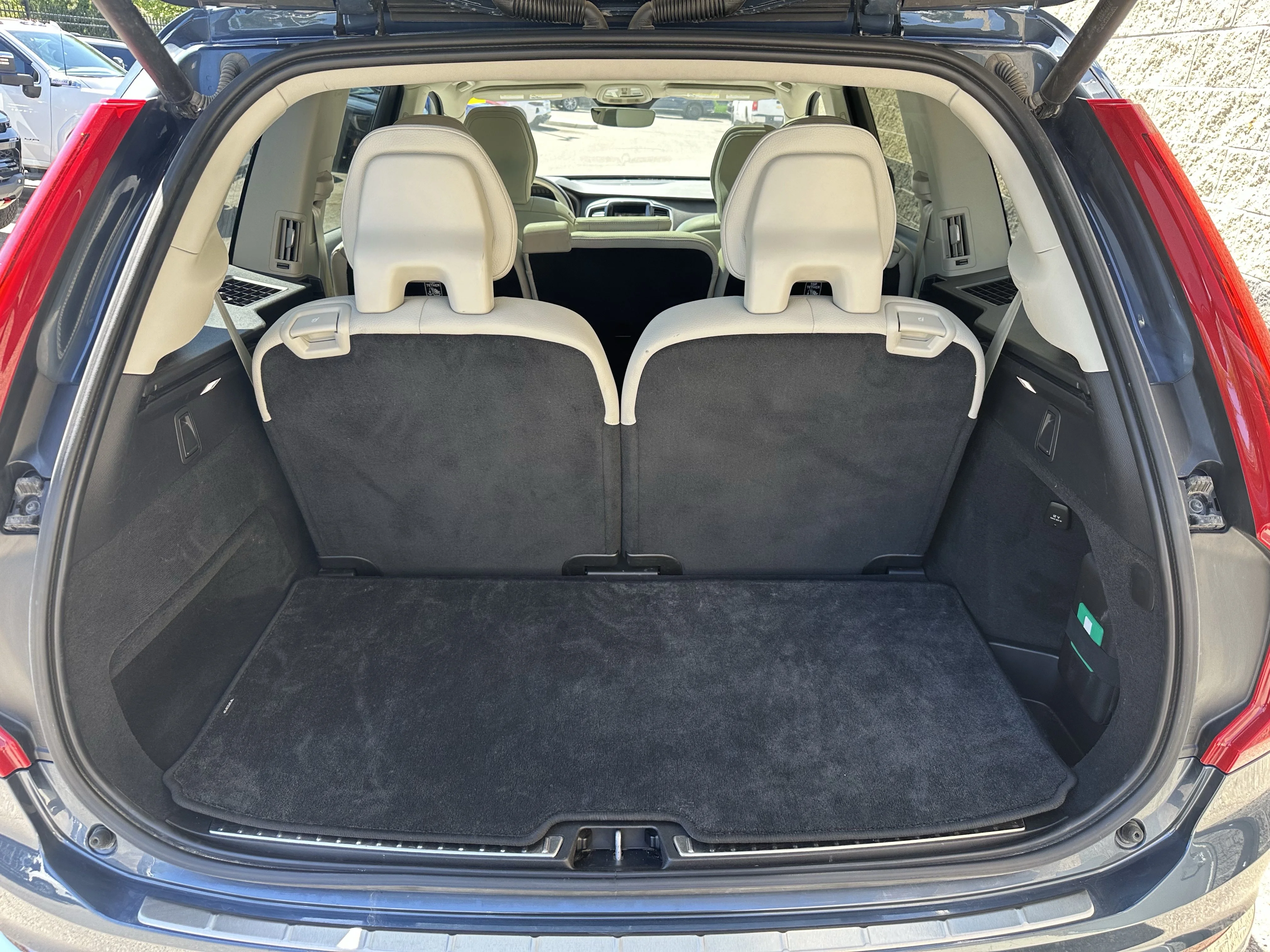 Certified Used 2024  Volvo Plus Bright Theme image 8
