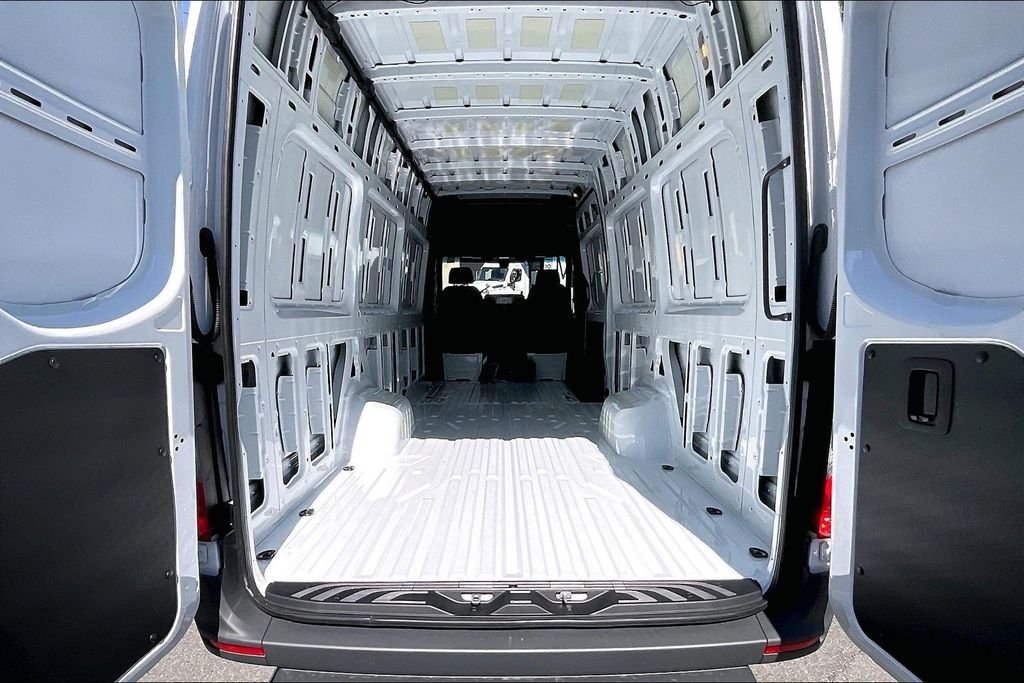 New 2026 Arctic White Mercedes-Benz Cargo 170 WB image 9