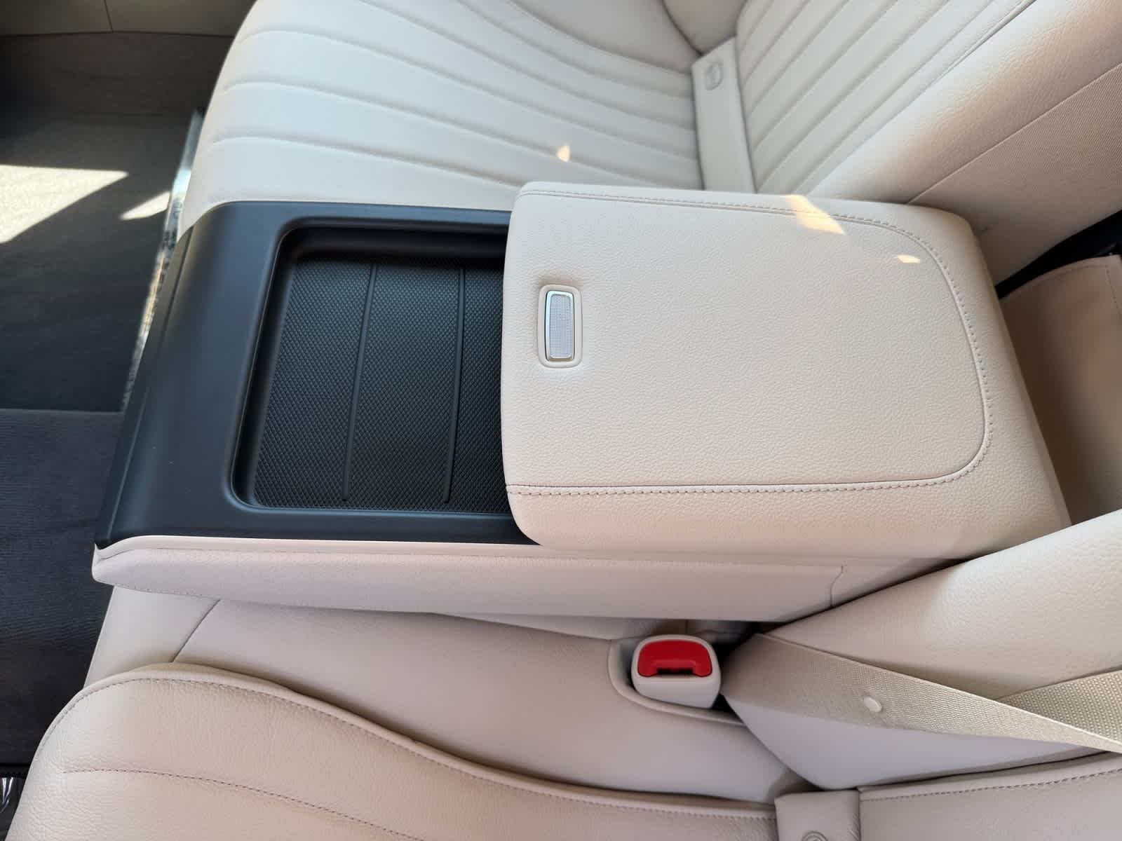 New 2027 MANUFAKTUR Moonlight White Metallic Mercedes-Benz S 500 image 17