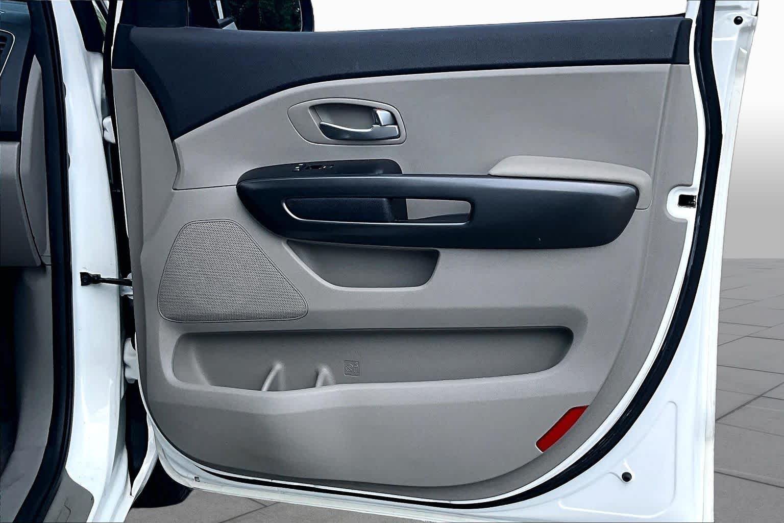Used 2021 Snow White Pearl Kia LX image 22