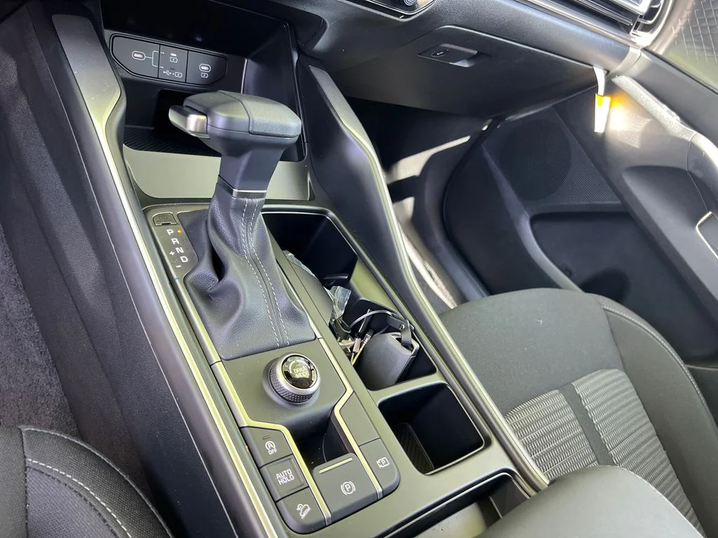 2025 Kia Sorento LX - Photo 26