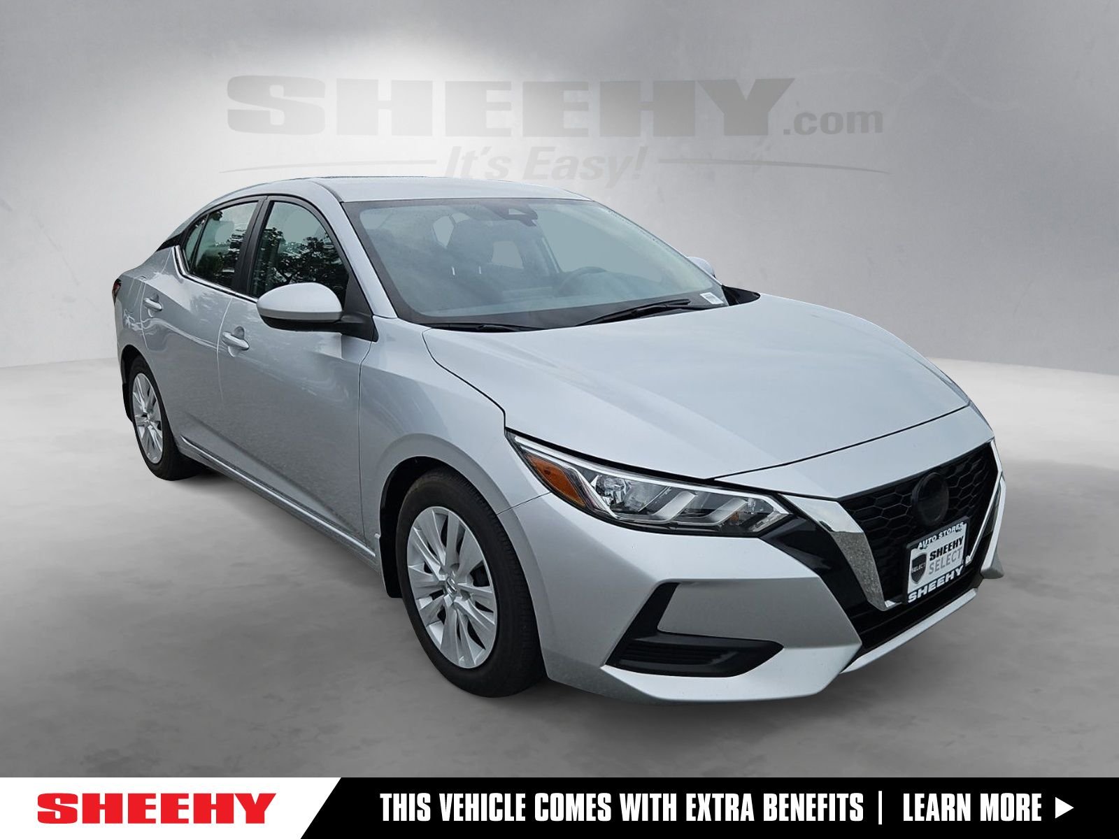 Used 2022 Silver Nissan S image 1