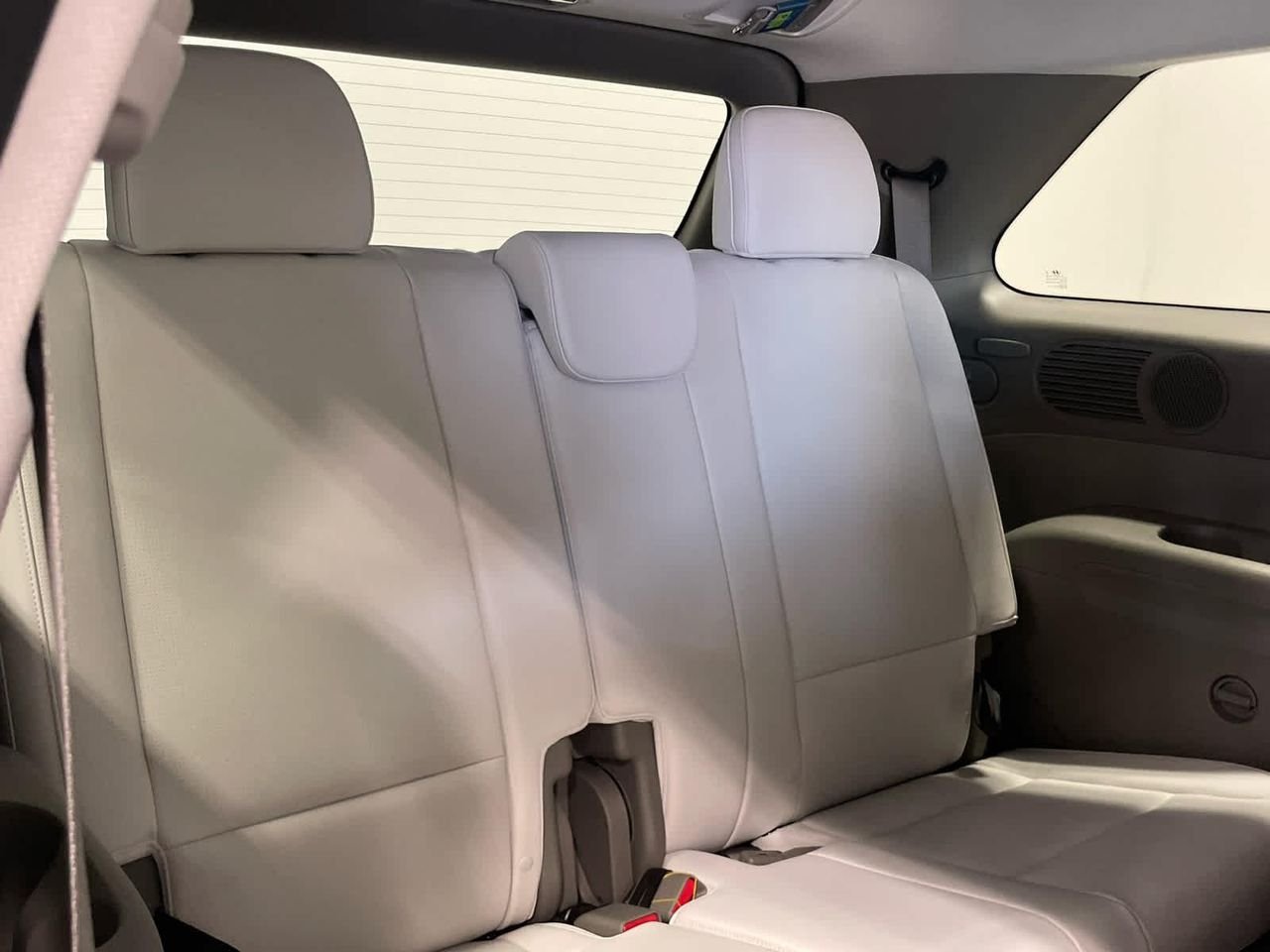 New 2026 Creamy White Pearl Hyundai SEL 7P image 43