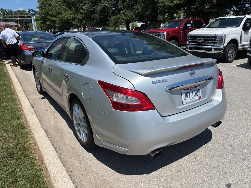 Used 2009 Radiant Silver Metallic Nissan 3.5 SV w/Premium Pkg image 3