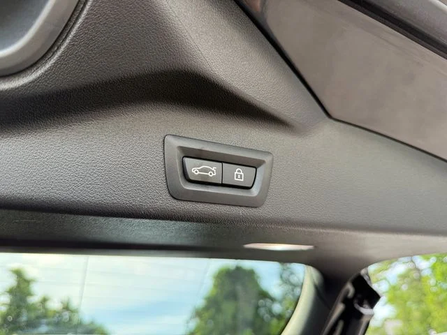 Used 2022 Black Sapphire Metallic BMW xDrive40i image 36
