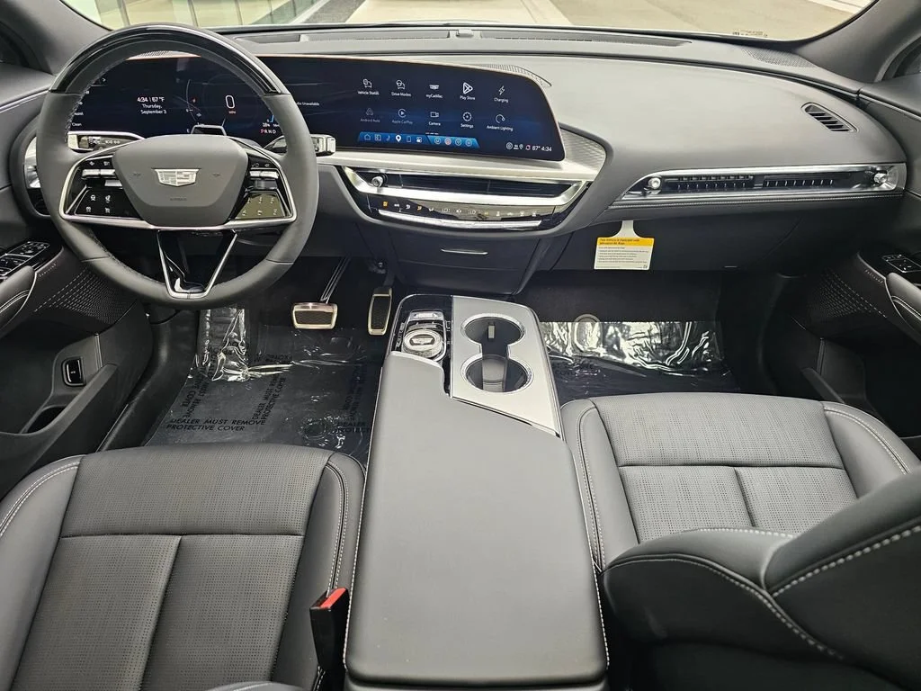 New 2027 Vibrant White Tricoat Cadillac Sport image 17