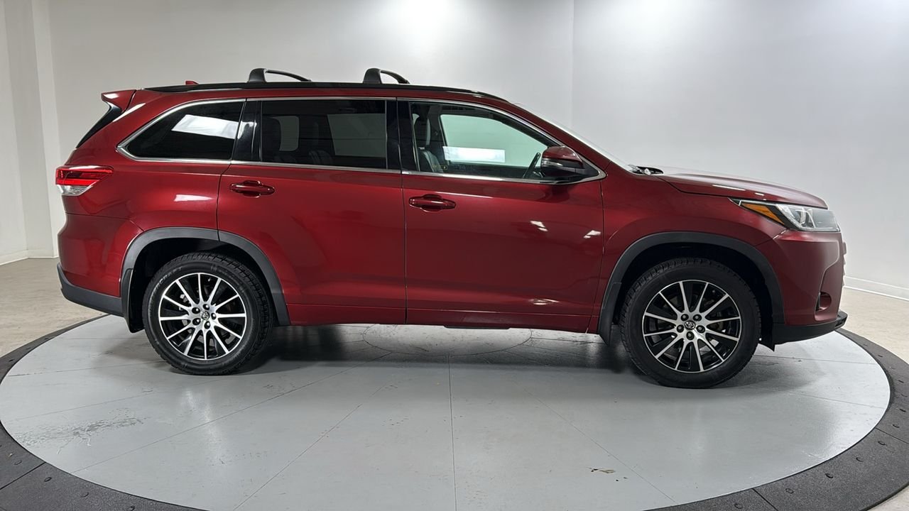 Used 2018 Red Toyota SE image 6