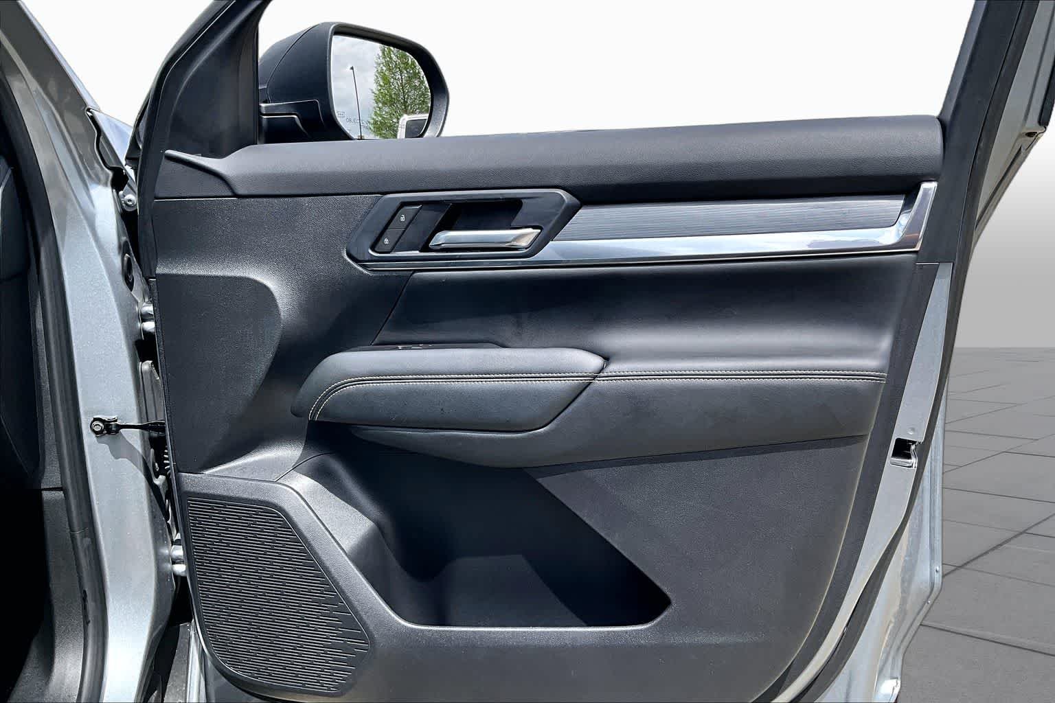 Used 2025 Sterling Metallic GMC FWD Elevation image 21