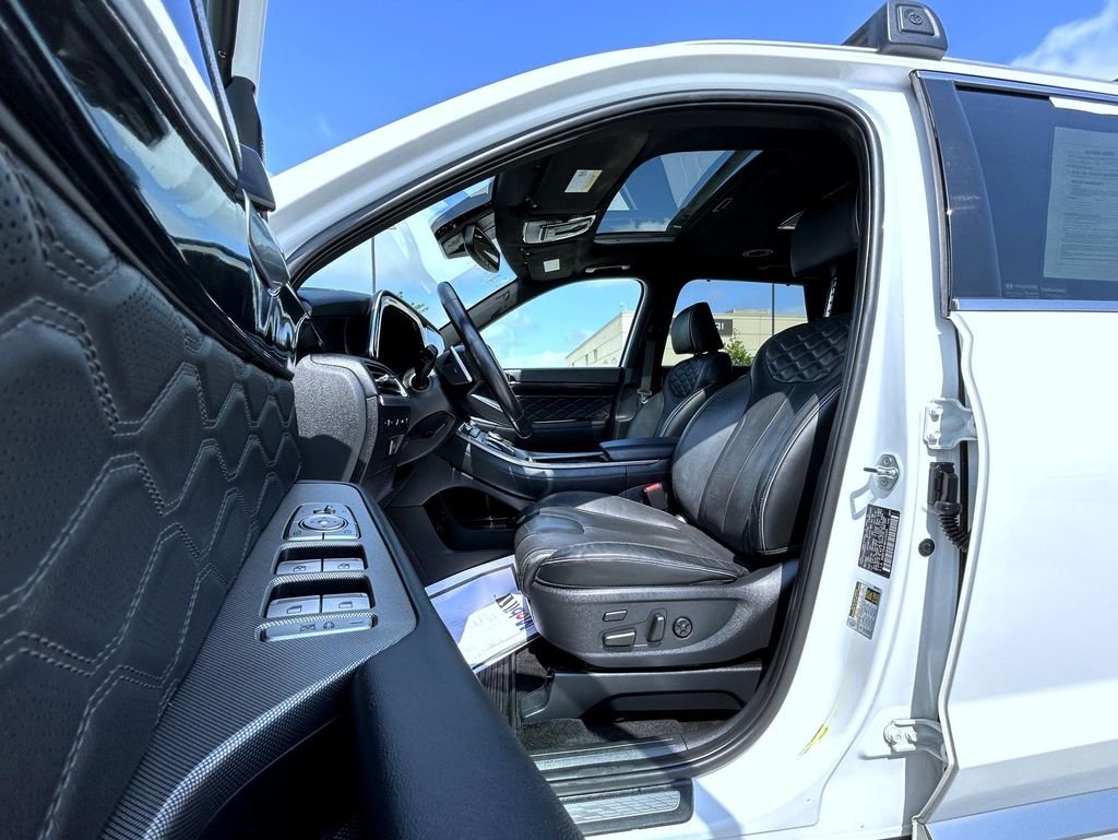 Used 2021 White Hyundai Calligraphy image 11