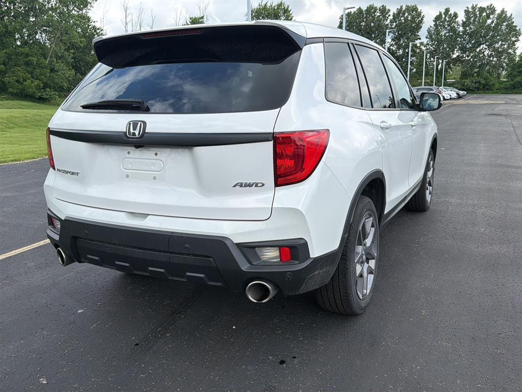 Used 2023 Platinum White Pearl Honda EX-L image 5