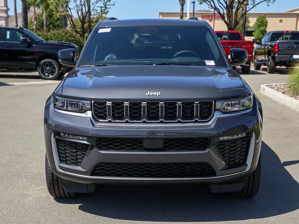 New 2026 Baltic Gray Metallic Clear-Coat Exterior Paint Jeep Limited image 8