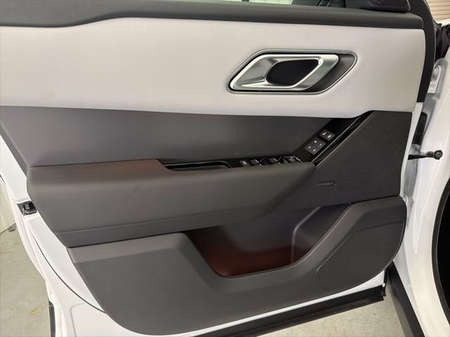 New 2026 Fuji White Land Rover S image 8