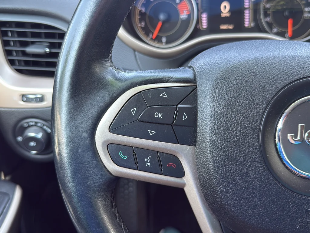 Used 2017 Red Jeep Latitude image 16