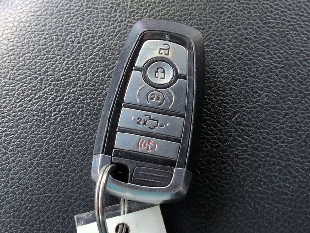 Used 2022 Oxford White Ford Lariat image 29