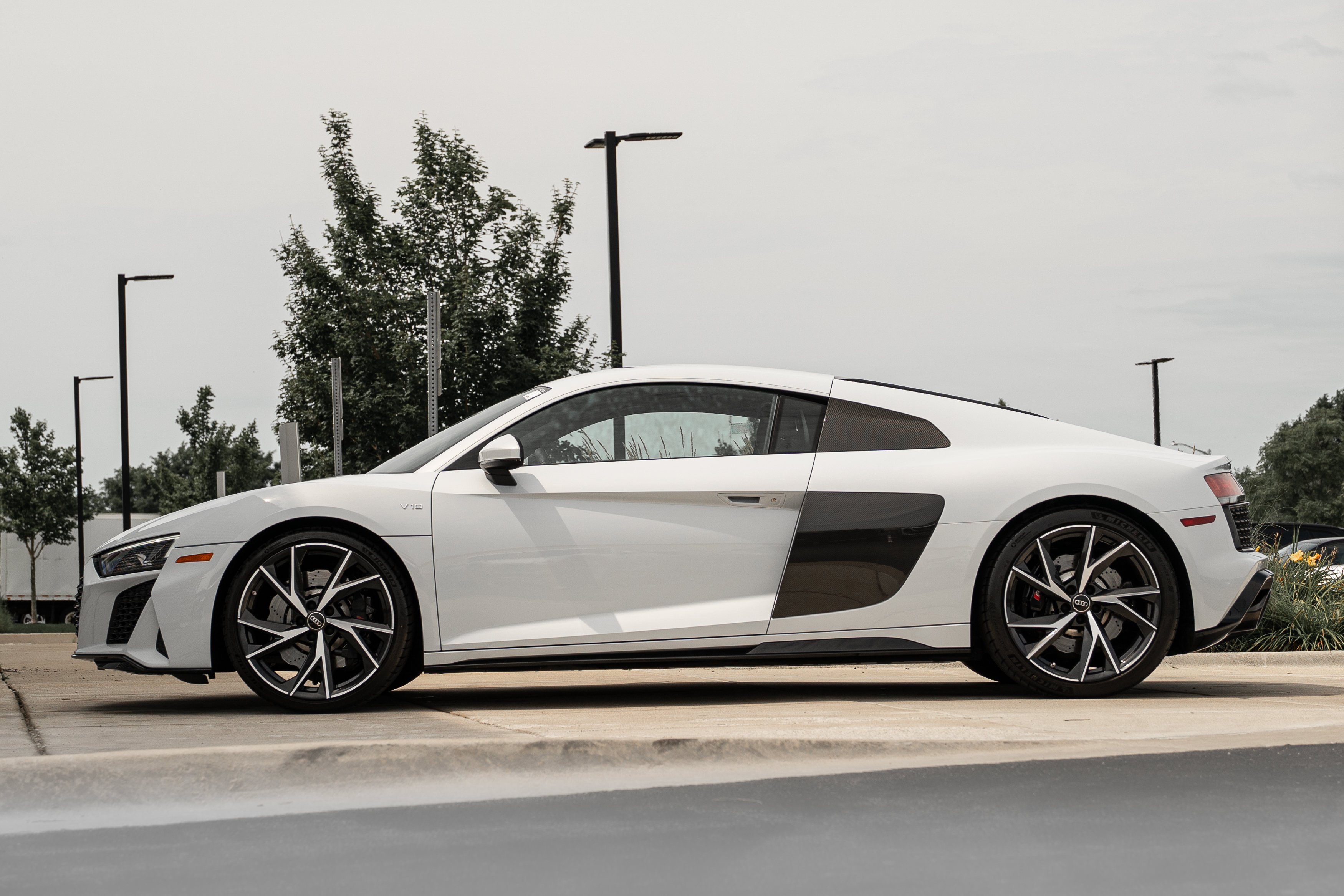 Certified Used 2023 Suzuka Gray Metallic Audi V10 performance image 6