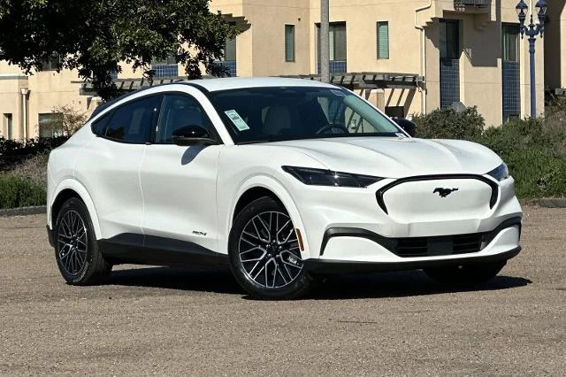 New 2026 Star White Metallic Tri-coat Ford Premium image 25