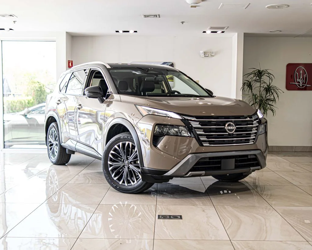 Used 2025 Black Nissan SL image 5