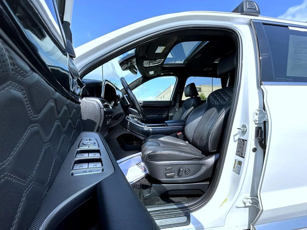 Used 2021 White Hyundai Calligraphy image 11