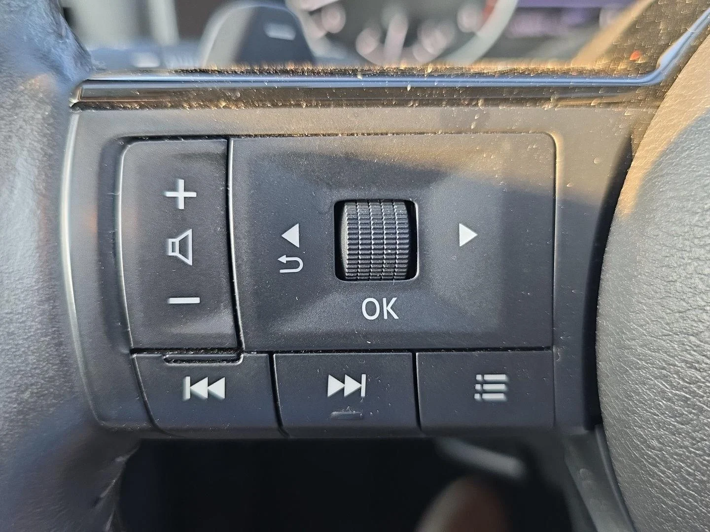 Used 2023 Gun Metallic Nissan SL image 15