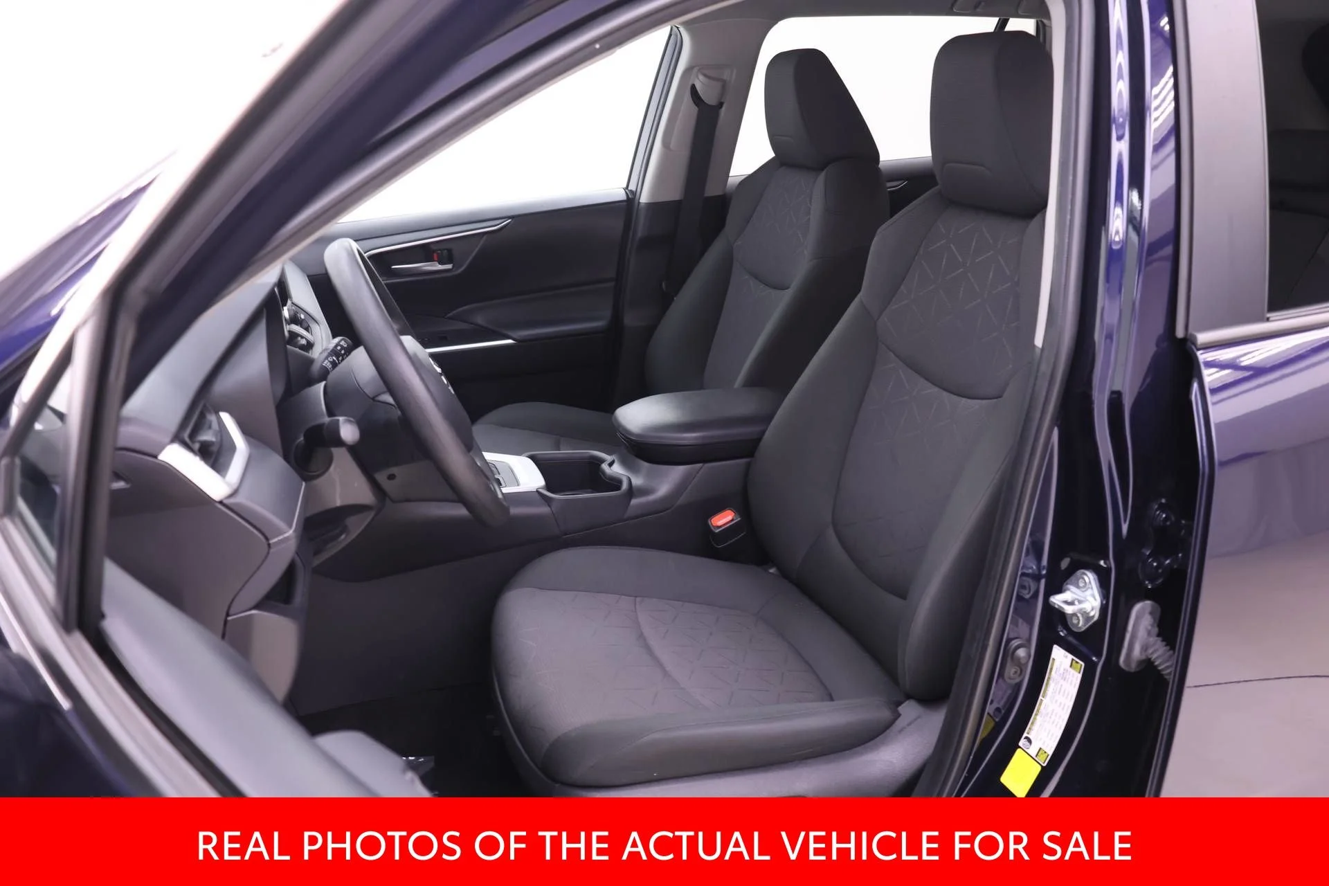 2024 Toyota RAV4 XLE - Photo 4