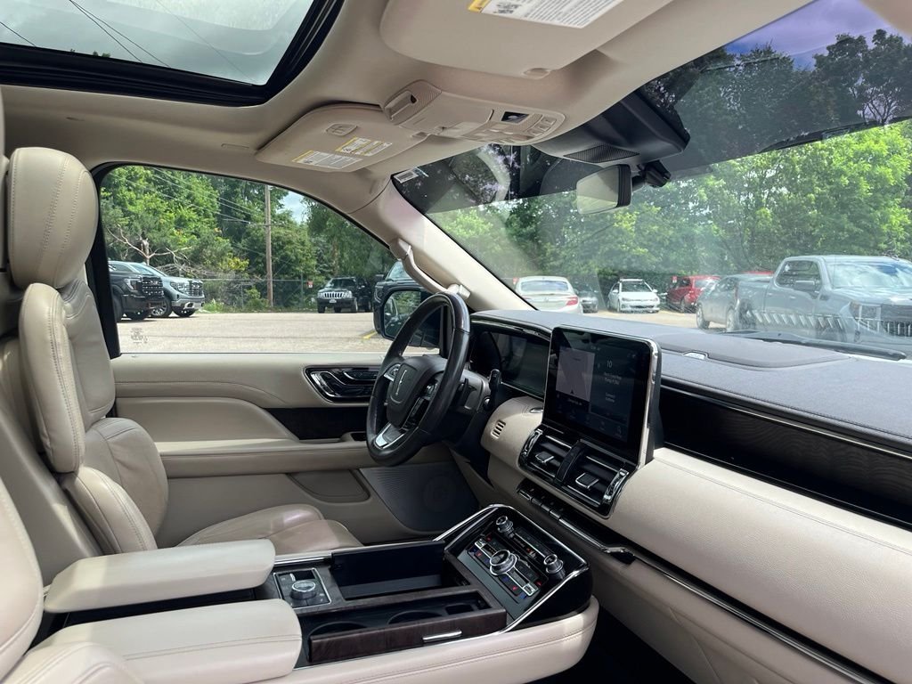 Used 2020 White Lincoln Reserve image 40