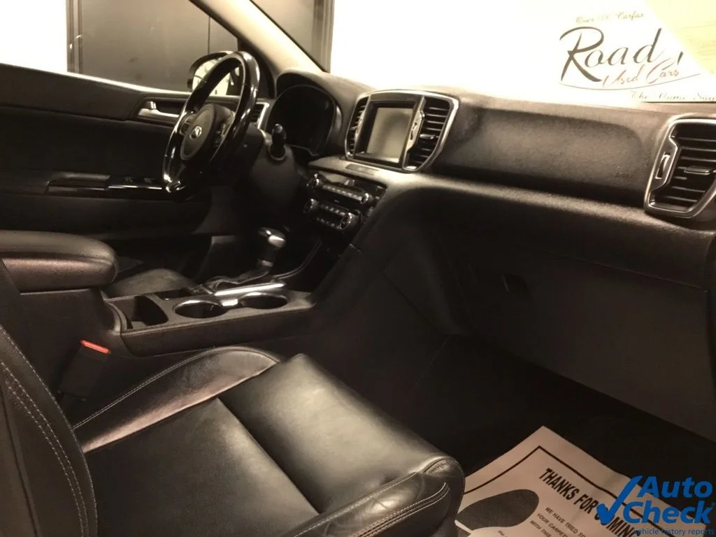 Used 2018 White Kia EX image 37