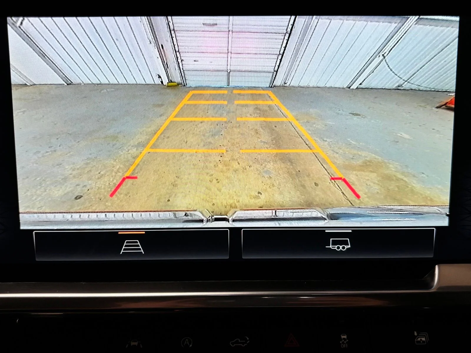 Used 2023 White GMC Elevation image 14