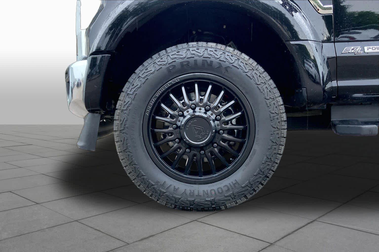 Used 2022 Agate Black Metallic Ford F-450 Pickup LARIAT image 10