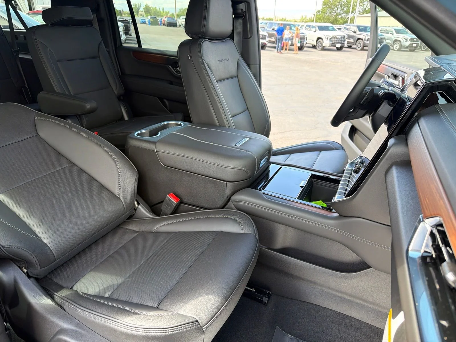 2026 GMC Yukon XL Denali - Photo 30
