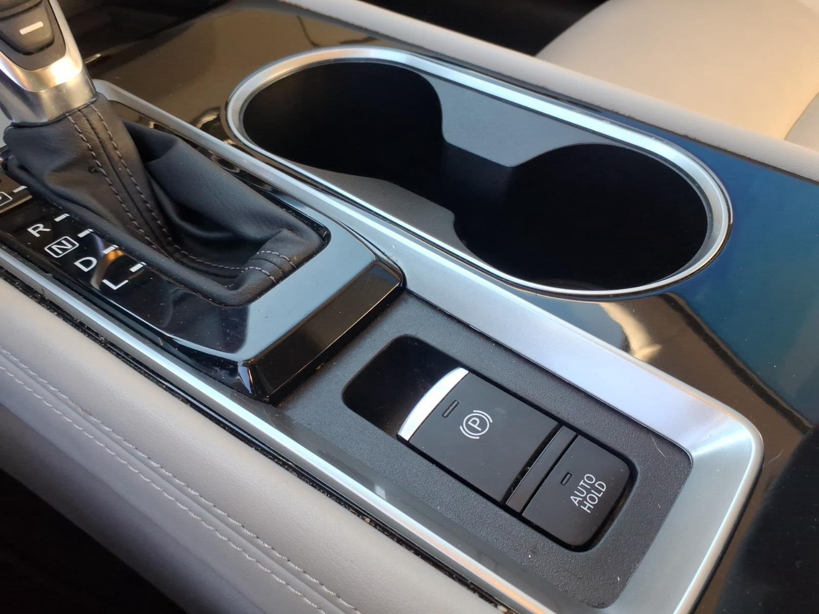 Used 2020 Pearl White Tricoat Nissan 2.0 Platinum image 9