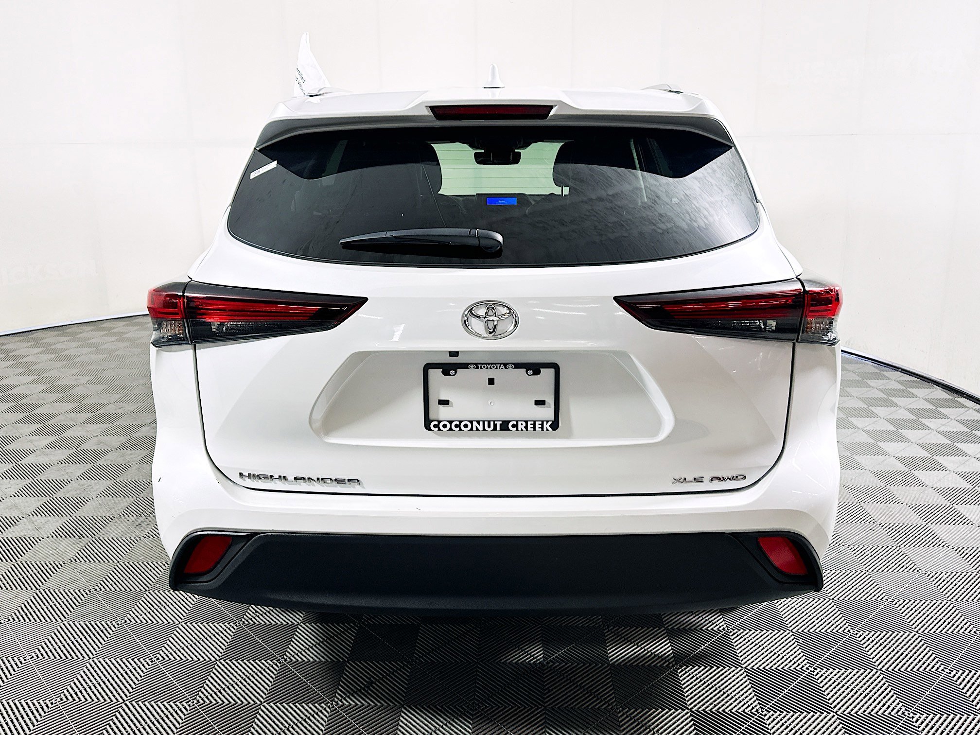 Certified Used 2025 Pearl Toyota XLE image 4