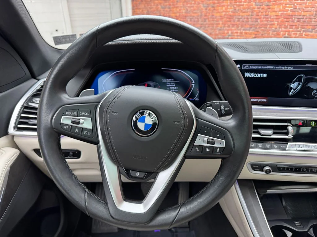 Used 2022 Brown BMW xDrive40i image 13