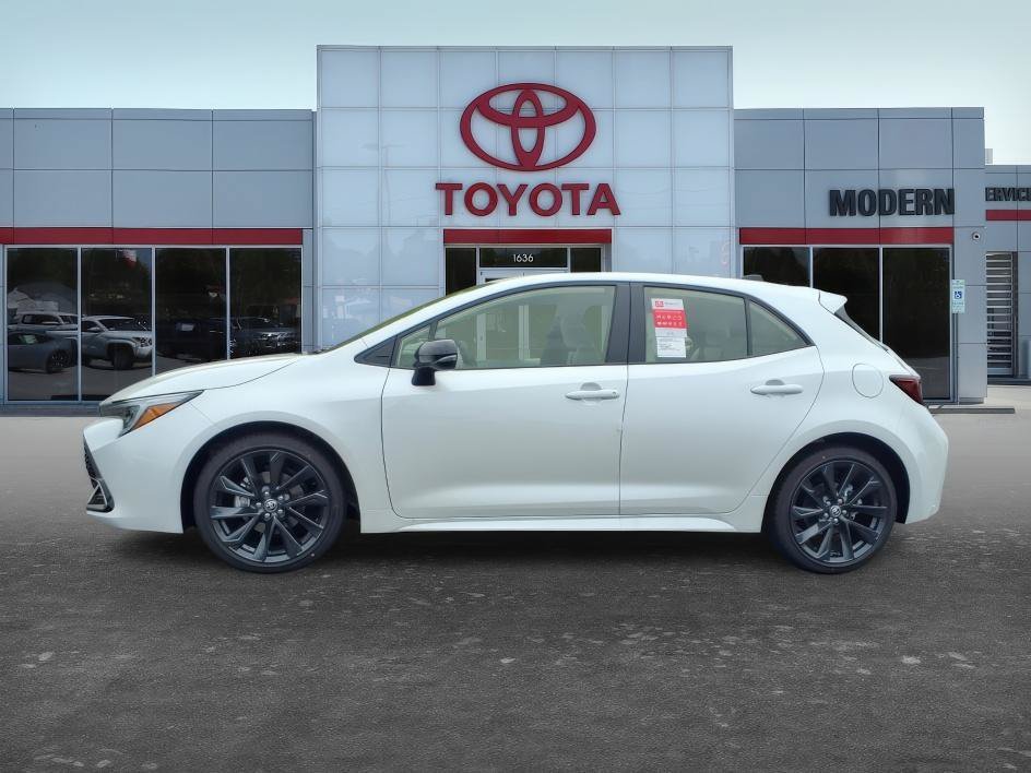 New 2026 Wind Chill Pearl Toyota XSE image 2