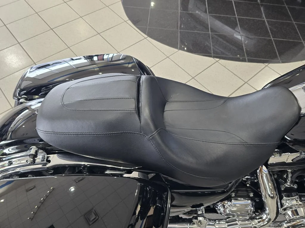 Used 2016 Crystal Black Pearl Harley-Davidson  image 7