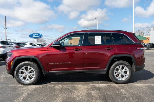 Used 2023 Red Jeep Limited image 8