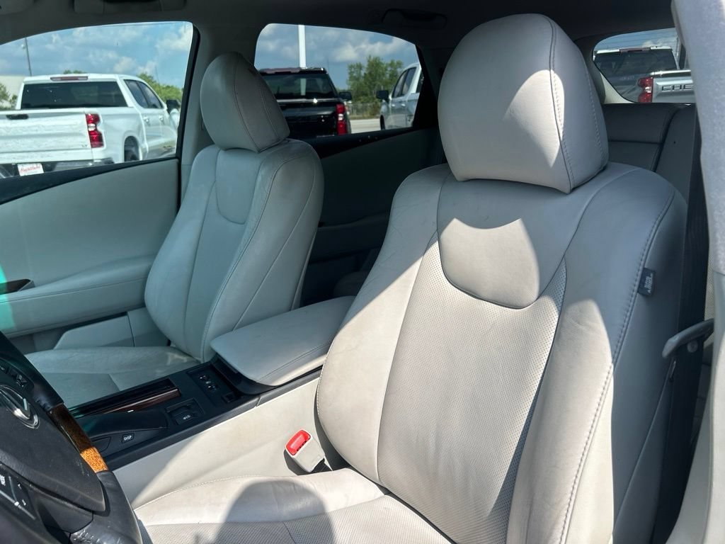 Used 2011 White Lexus  image 16