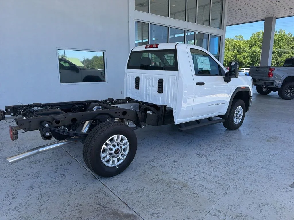 New 2025 Summit White GMC Pro image 4