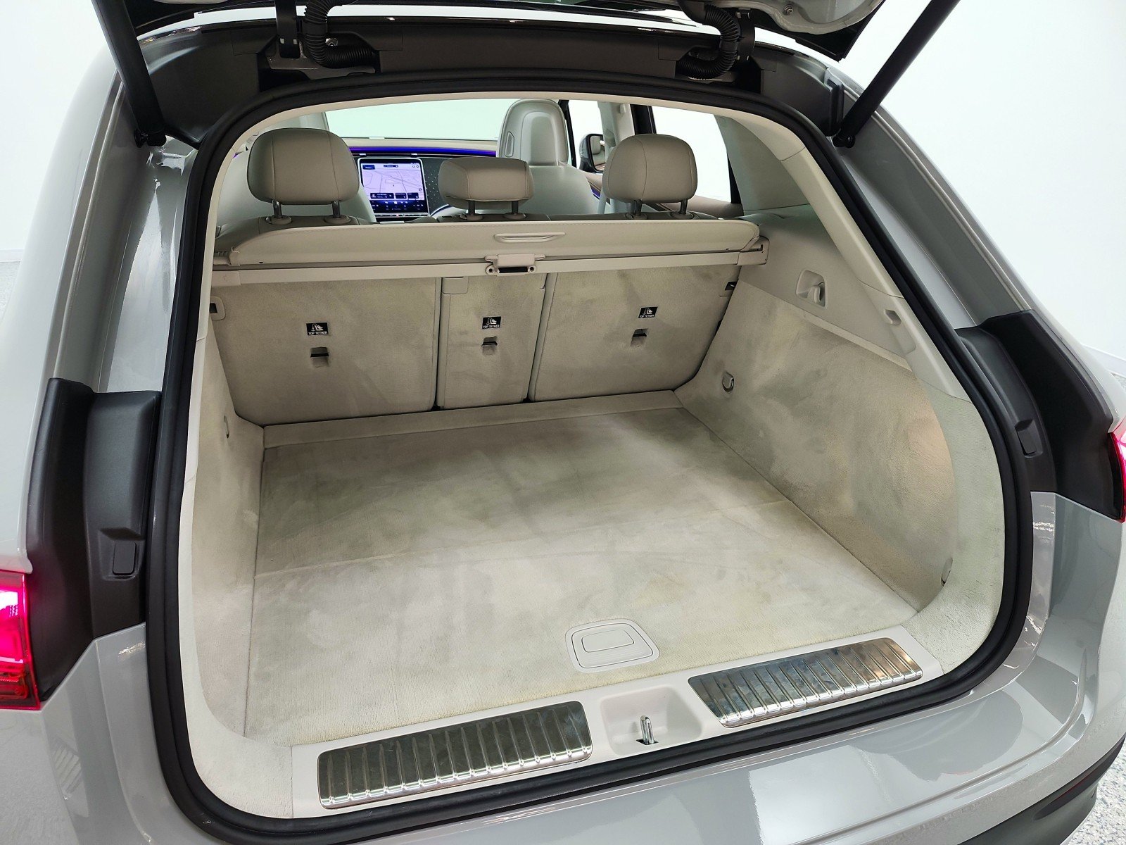 Certified Used 2023 MANUFAKTUR Alpine Grey Mercedes-Benz EQE 500 4MATIC® SUV image 21