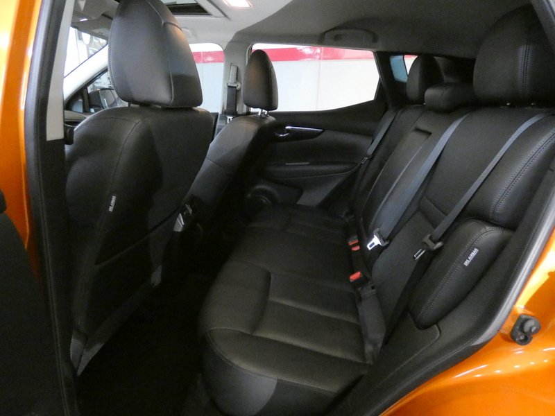 Used 2022 ORANGE Nissan AWD SL image 26