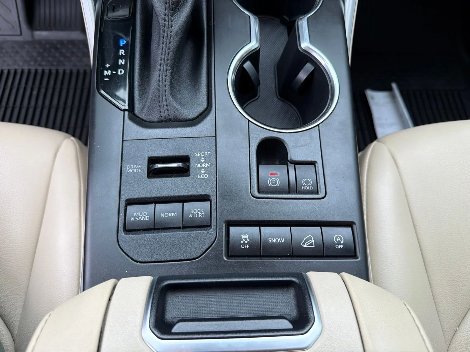 Used 2021 White Toyota XLE image 17