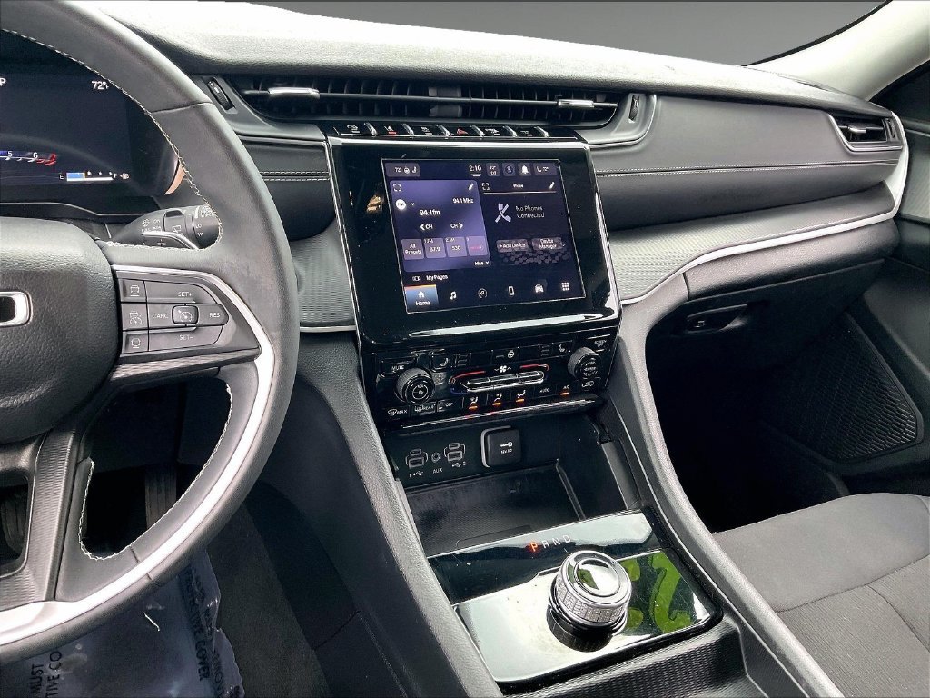 Used 2023 Metallic Jeep Laredo image 17