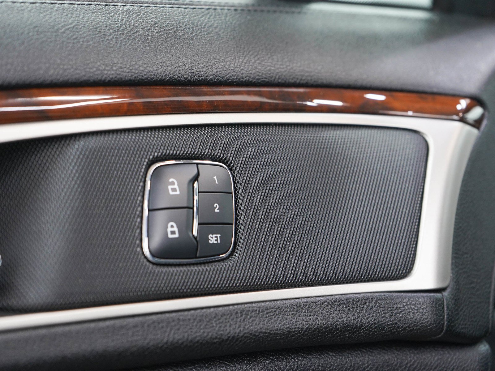 Used 2017 Magnetic Gray Metallic Lincoln Reserve image 21