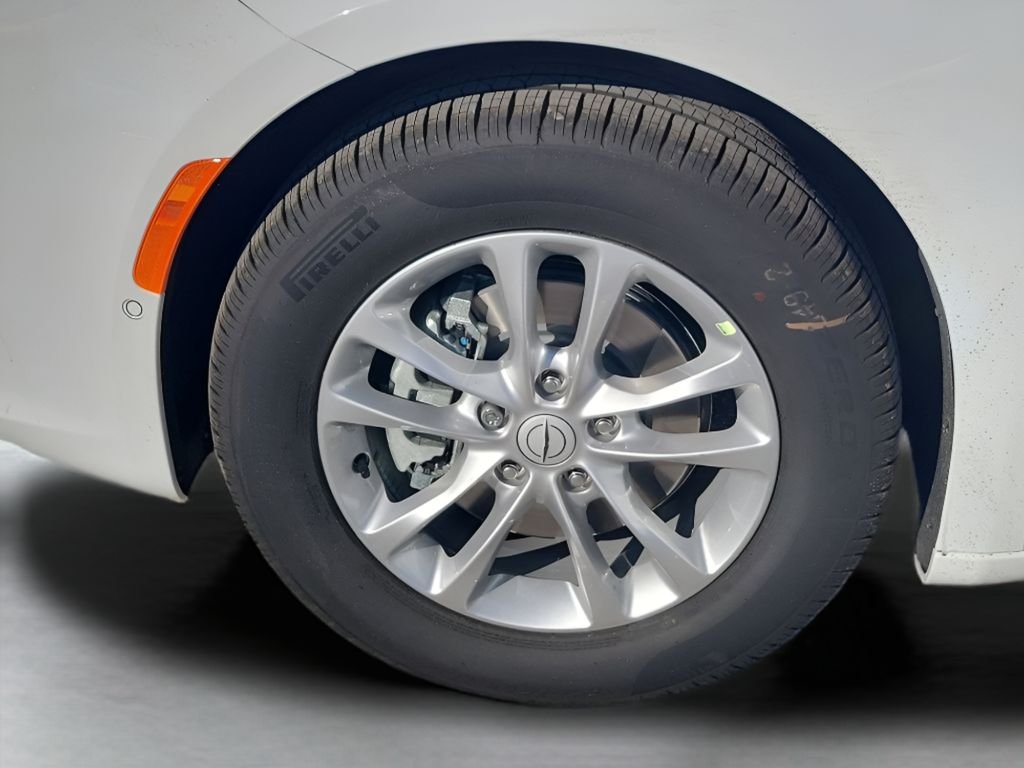 New 2026 Bright White Clear-Coat Exterior Paint Chrysler Select image 17
