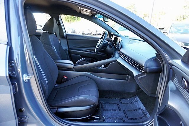 Used 2025 Gray Hyundai SEL Sport image 10